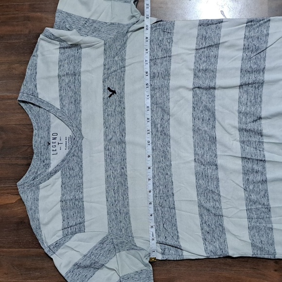 American Eagle outfitters | Men's grey & white v neck t shirt - Picture 9 of 9